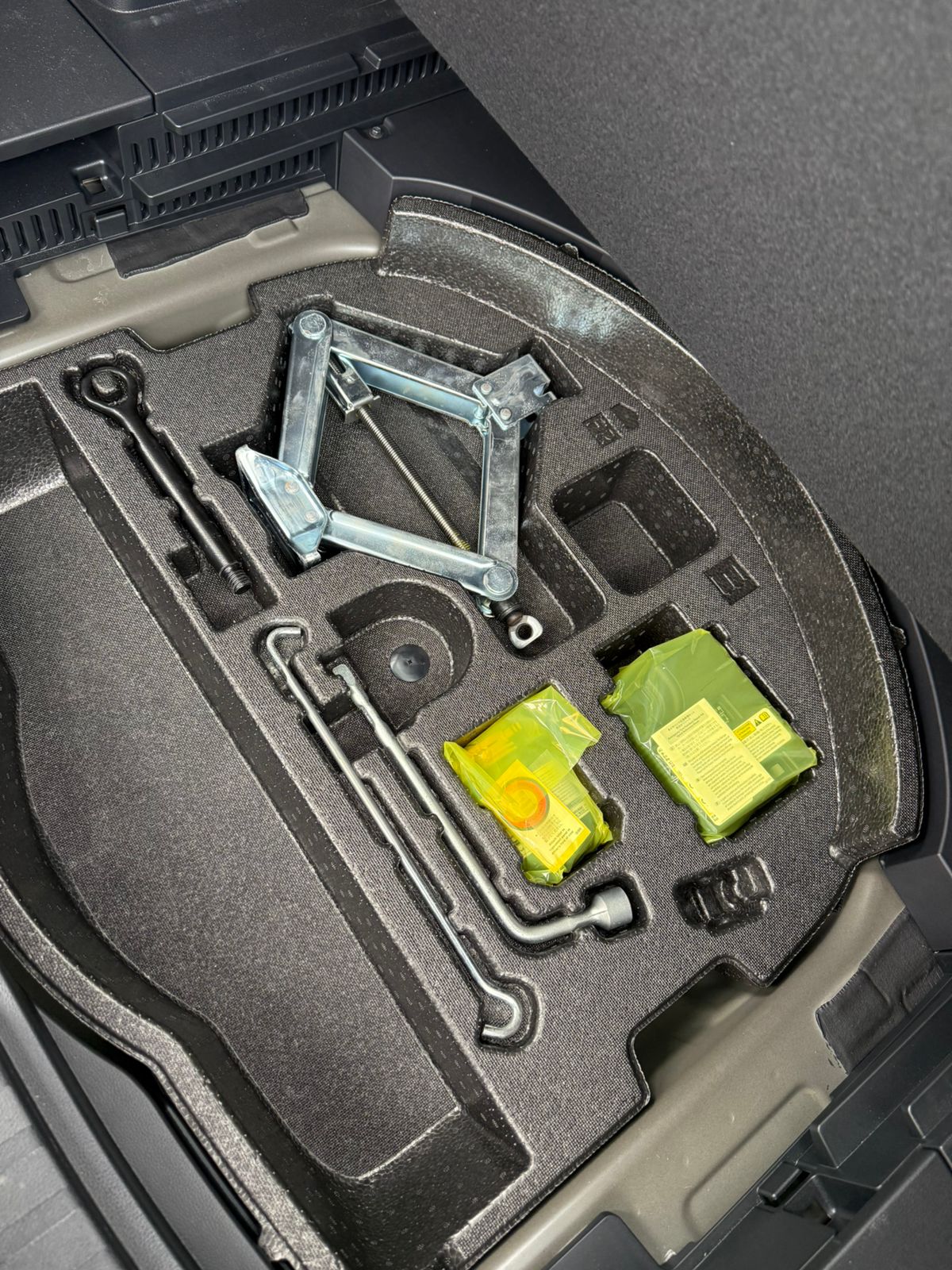 TOYOTA RAV4 OFF-ROAD ADVENTURE EDITION