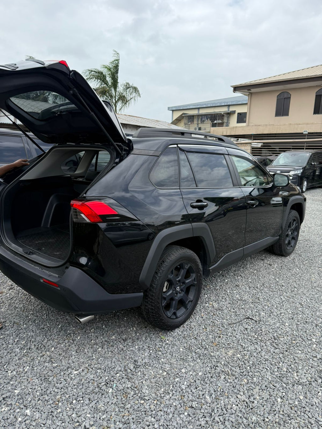 TOYOTA RAV4 OFF-ROAD ADVENTURE EDITION